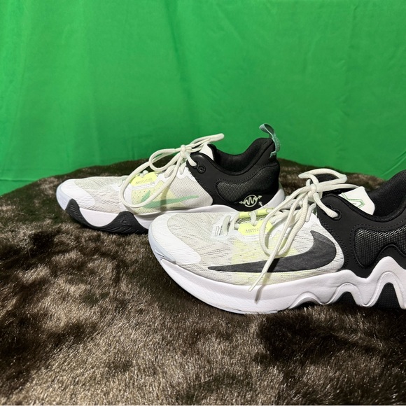 Nike Giannis Immortality 2 Basketball Shoes Men’s 9 White Black DM0825-101 - Picture 5 of 8